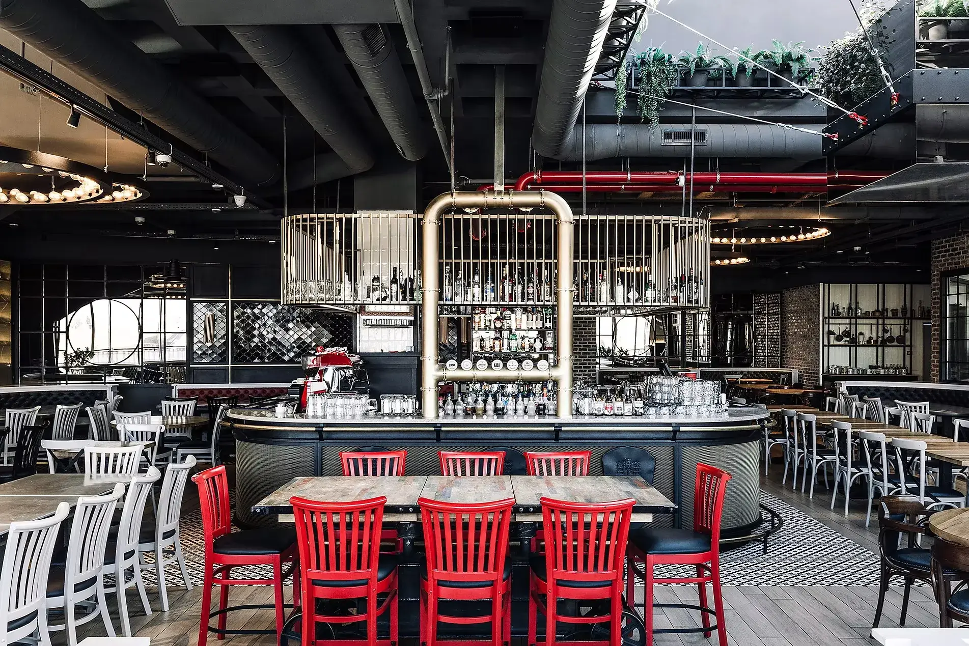 Restaurant & Rooftop